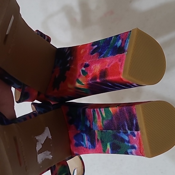 NWOT Bamboo colorful, tiedyed platform heels size 9 - Picture 10 of 12